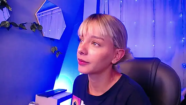 peyton golden1 online show from November 11, 2025, 3:28 am