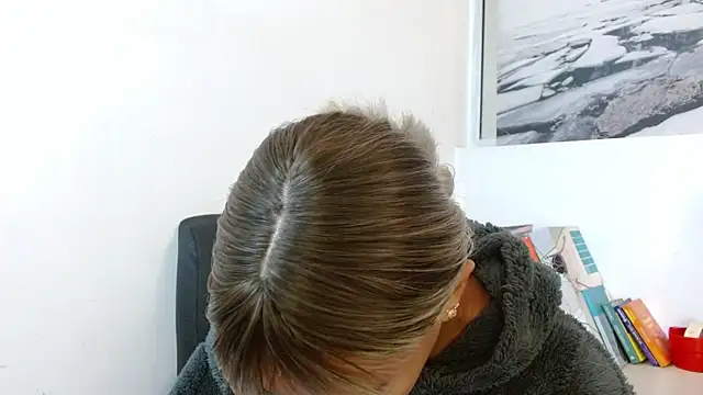 peyton golden1 online show from November 22, 2025, 3:27 am