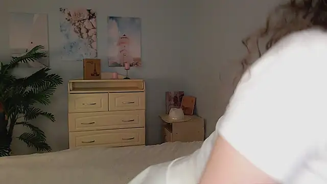 Snapshot of cosmosbaby chatting on September 13, 2025, 2:50 pm cosmosbaby online show from September 13, 2025, 2:50 pm