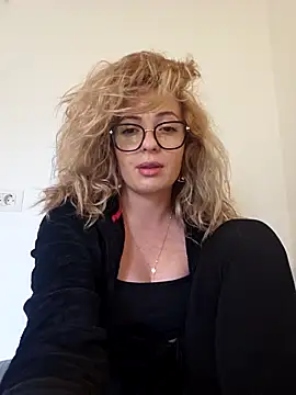 Selenna emma online show from September 17, 2025, 11:34 am