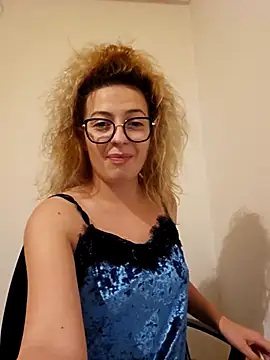 Selenna emma online show from November 23, 2025, 8:19 pm