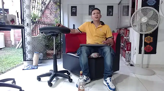 Snapshot of damiam_fiery chatting on December 2, 2024, 9:06 pm damiam fiery online show from December 2, 2024, 9:06 pm