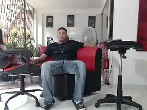 Snapshot of damiam_fiery chatting on December 13, 2024, 8:26 pm damiam fiery online show from December 13, 2024, 8:26 pm