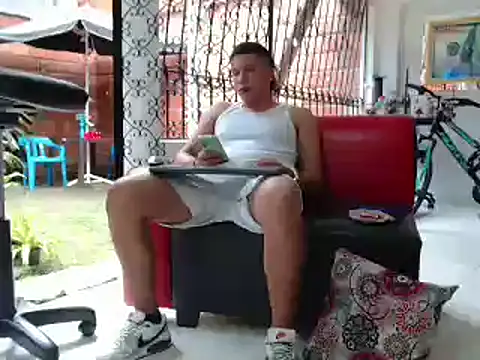 Snapshot of damiam_fiery chatting on February 24, 2025, 6:26 pm damiam fiery online show from February 24, 2025, 6:26 pm