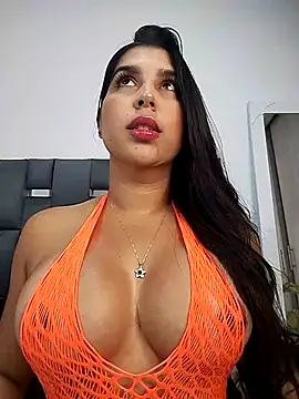 Snapshot of NiaSoler chatting on November 6, 2025, 9:48 pm NiaSoler online show from November 6, 2025, 9:48 pm