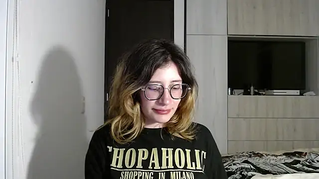 mariana124- online show from December 17, 2024, 9:05 pm