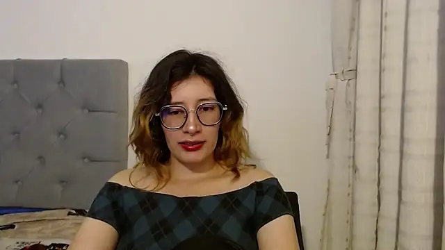 mariana124- online show from December 23, 2024, 5:11 pm