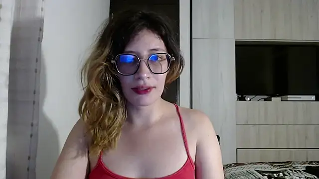 mariana124- online show from December 30, 2024, 10:45 pm