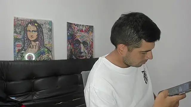 Snapshot of Himoreno25 chatting on February 20, 2026, 1:35 am Himoreno25 online show from February 20, 2026, 1:35 am