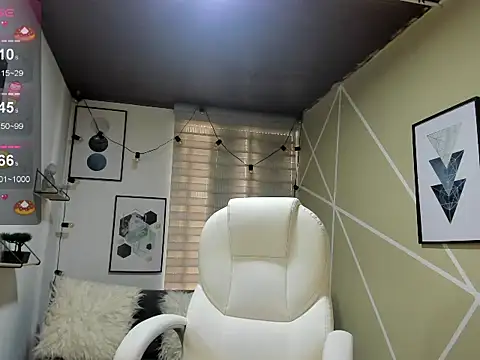 Enma  clark online show from November 5, 2025, 8:09 pm