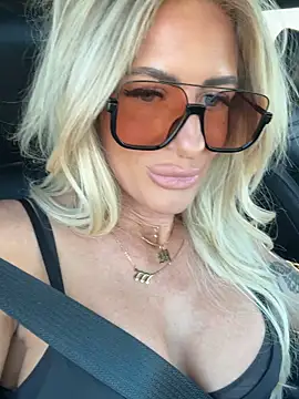 blondiluvsanal online show from October 4, 2025, 10:19 pm