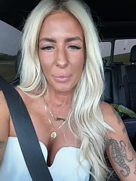 blondiluvsanal online show from April 1, 2026, 7:22 pm