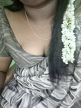 Snapshot of tamil_subha69 chatting on December 2, 2024, 5:48 am tamil subha69 online show from December 2, 2024, 5:48 am