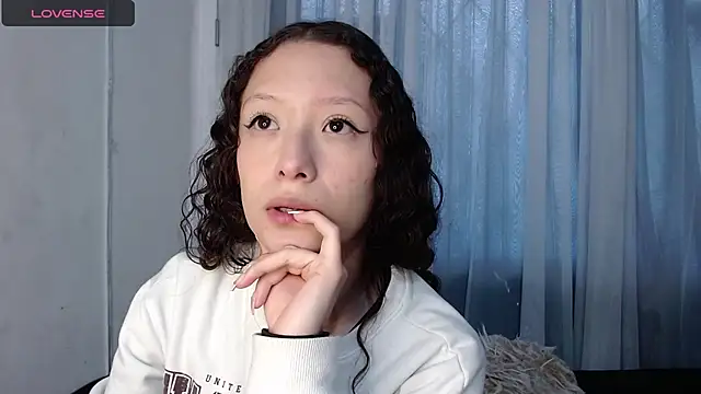 abbycutecs online show from November 17, 2025, 2:12 pm