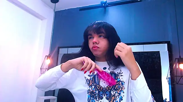 AndreaGil  online show from December 18, 2025, 12:33 pm