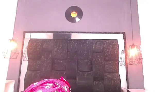 AndreaGil  online show from February 15, 2026, 8:05 pm