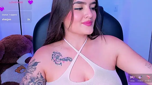 ellarosee  online show from December 3, 2025, 6:06 pm