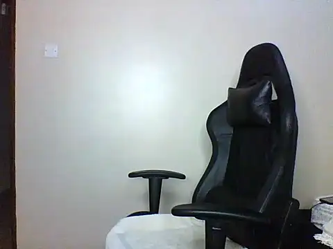 Snapshot of Candii_wet_ chatting on December 2, 2025, 1:11 am Candii wet online show from December 2, 2025, 1:11 am