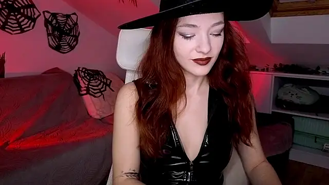 MiaRouge online show from October 27, 2025, 3:43 am