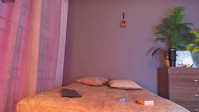 jade brunnette online show from April 24, 2026, 8:22 pm