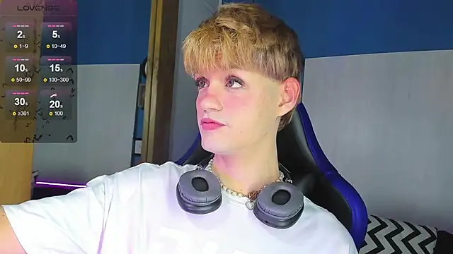 VladHellsing4 online show from October 23, 2025, 2:27 pm