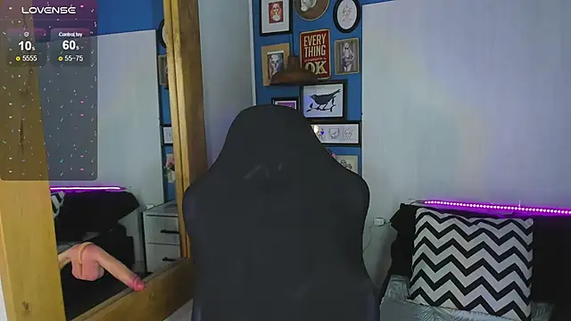 VladHellsing4 online show from November 19, 2025, 2:39 pm