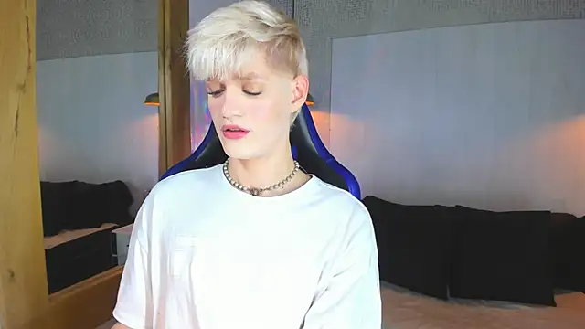 VladHellsing4 online show from April 21, 2026, 2:12 pm