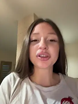 Snapshot of Kimsweet7 chatting on November 6, 2025, 6:20 pm Kimsweet7 online show from November 6, 2025, 6:20 pm