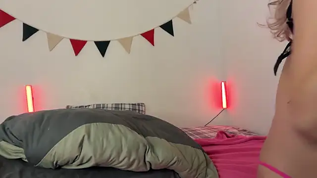 MiaDavis21 online show from December 4, 2025, 6:12 am