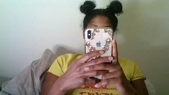 Snapshot of CaramelGoddessxoxo chatting on August 4, 2026, 2:08 pm CaramelGoddessxoxo online show from August 4, 2026, 2:08 pm