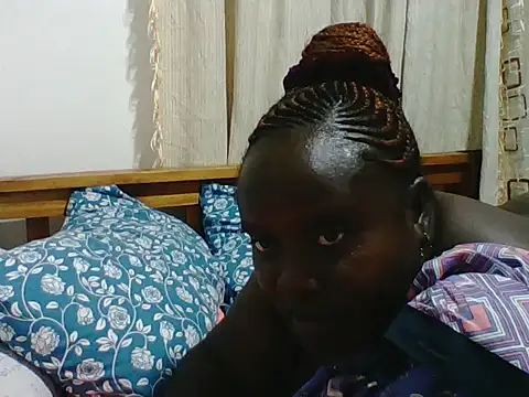 Snapshot of Hotwife8 chatting on January 18, 2026, 5:28 pm Hotwife8 online show from January 18, 2026, 5:28 pm