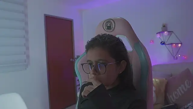 megan ssmith  online show from November 12, 2025, 9:25 pm