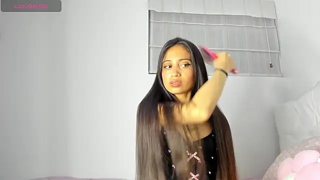 Loren parissi online show from November 12, 2025, 4:13 am