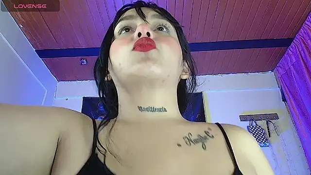 pocahonta89 online show from November 16, 2025, 3:23 am