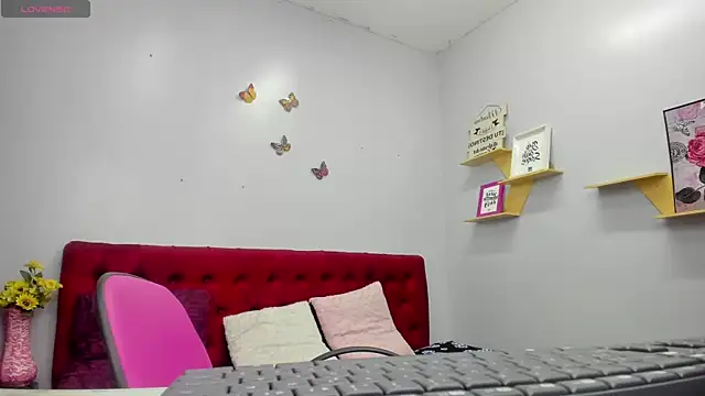 kathina giraldo online show from October 9, 2025, 12:36 pm