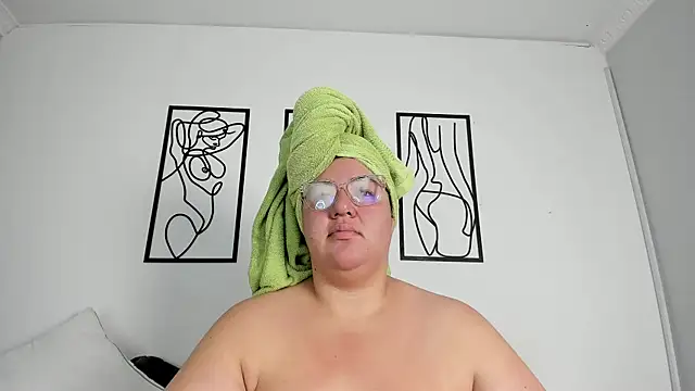 RubyPirsso18 online show from December 1, 2025, 8:25 pm