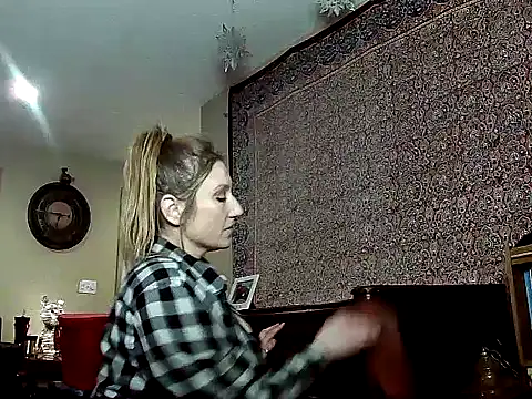lilyhornyhousewife online show from December 3, 2024, 11:44 am
