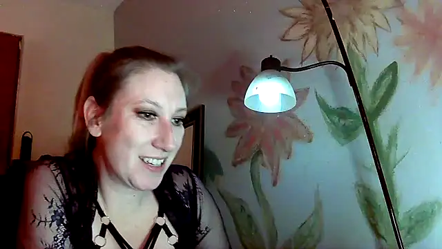 lilyhornyhousewife online show from December 29, 2024, 11:18 am