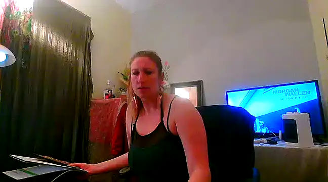 lilyhornyhousewife online show from March 18, 2025, 8:14 am