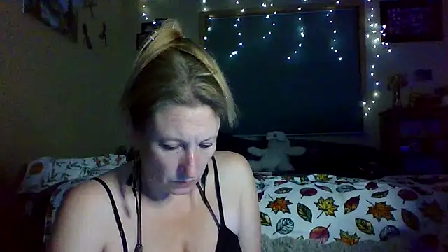 lilyhornyhousewife online show from September 28, 2025, 10:42 am
