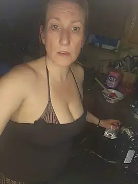 lilyhornyhousewife online show from June 27, 2026, 12:22 pm