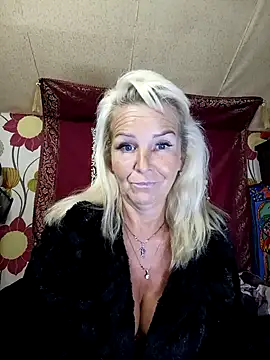 CassandraSandra44 online show from October 13, 2025, 5:46 pm