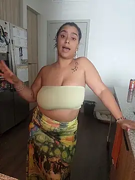 cinnaminnie online show from November 5, 2025, 8:42 pm