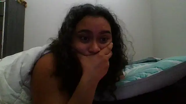 cinnaminnie online show from November 15, 2025, 4:47 pm