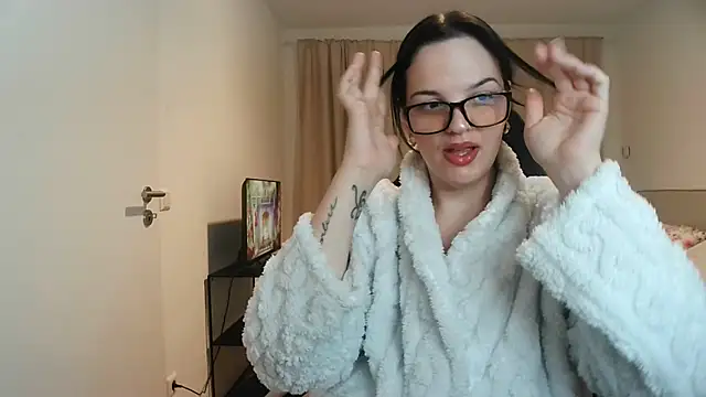 Jujuicy 97 online show from November 18, 2025, 6:07 am