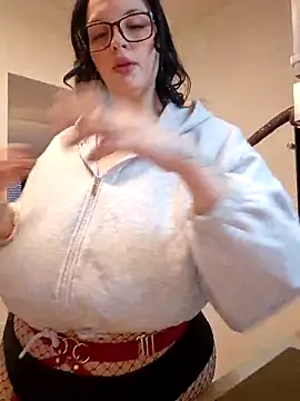 Jujuicy 97 online show from February 4, 2026, 8:09 am