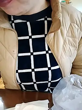 JasminePham online show from November 25, 2025, 1:27 am