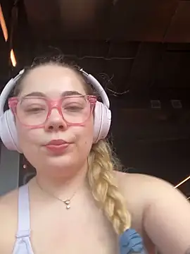 brooklynivy online show from October 10, 2025, 5:28 am