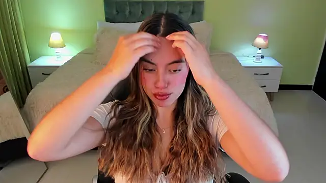 Snapshot of _Charlotte_evans_1 chatting on February 4, 2026, 11:42 pm Charlotte evans 1 online show from February 4, 2026, 11:42 pm