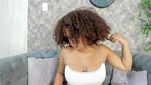 nataly velez online show from November 3, 2025, 7:15 pm